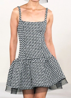 Carolina Herrera 2023 Runway Black White Houndstooth Tweed Ruffle Hem Dress US 2