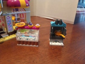 LEGO FRIENDS: Downtown Bakery (41006) - Instructions Included  253 Pieces Box