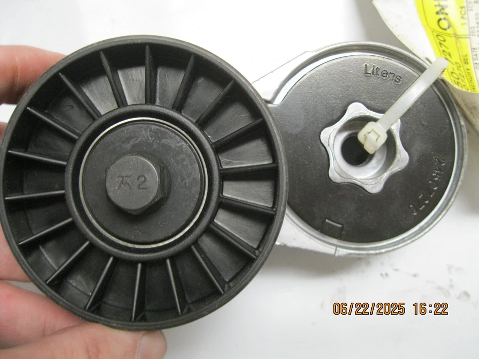 Genuine GM OEM 24507270 Drive Belt Tensioner Asm (nos) Foto 2 de 4
