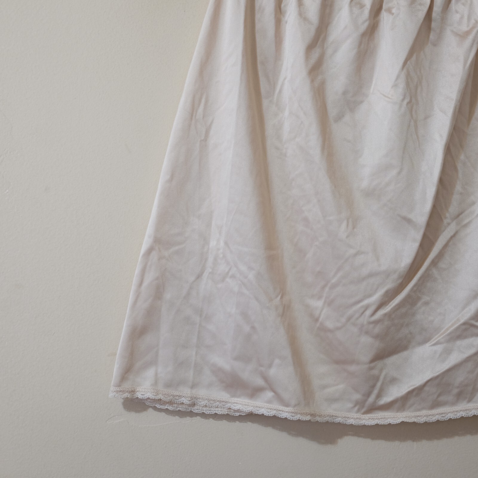 VANITY FAIR Beige Mini Half Slip Skirt Silky Nylon Ba… Gem