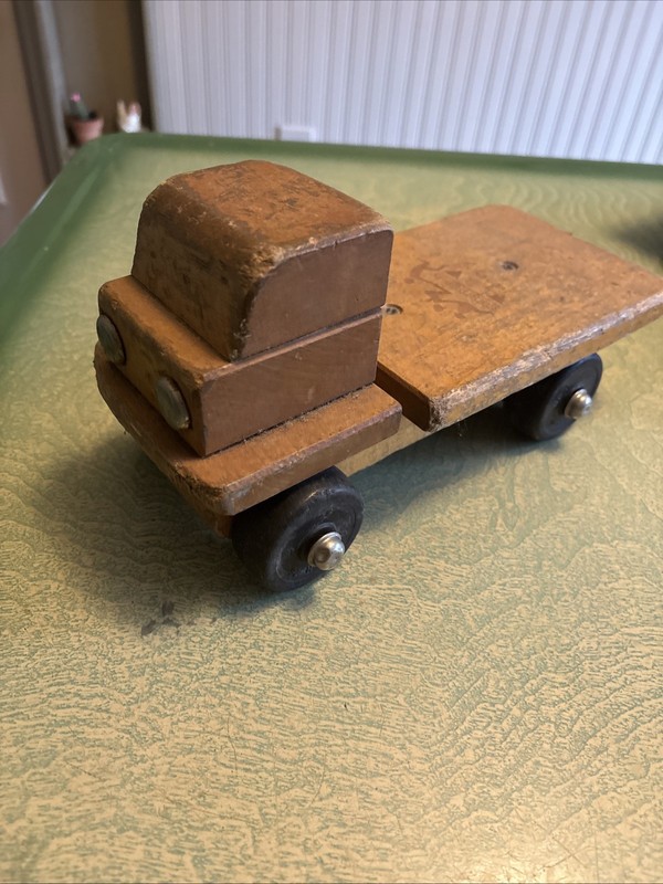 RARE VINTAGE SOLID MAPLE WOOD FLATBED TRUCK TOY - COMMUNITY RIFTON, N.Y.