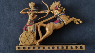ägyptische Streitwagen-Figur, -vermutlich Ramses II-darstellt-(Kunstharz)   W-93