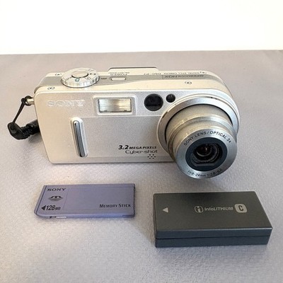 Sony Cyber-shot DSC-P7 3.2MP Digital Camera - Silver w/ Memory Card & Battery!!