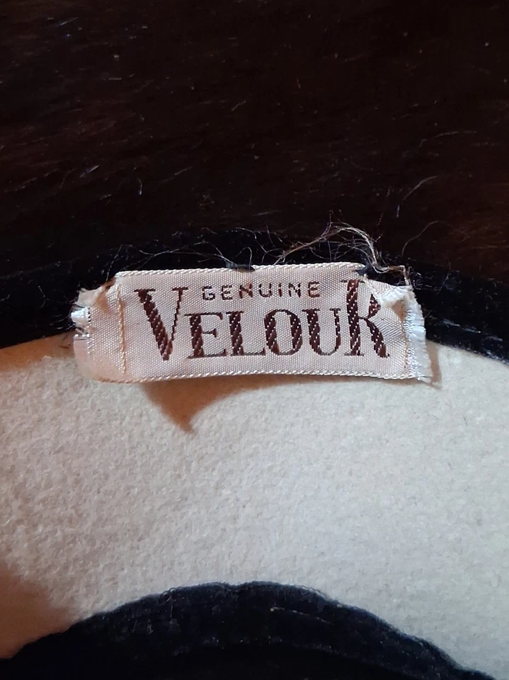 SOMBRERO MUJER VINTAGE AÑOS 40 CALOT FIELTRO NEGRO CON PERLAS Y PRETZEL DETALLE ESPALDA Foto 2 de 2