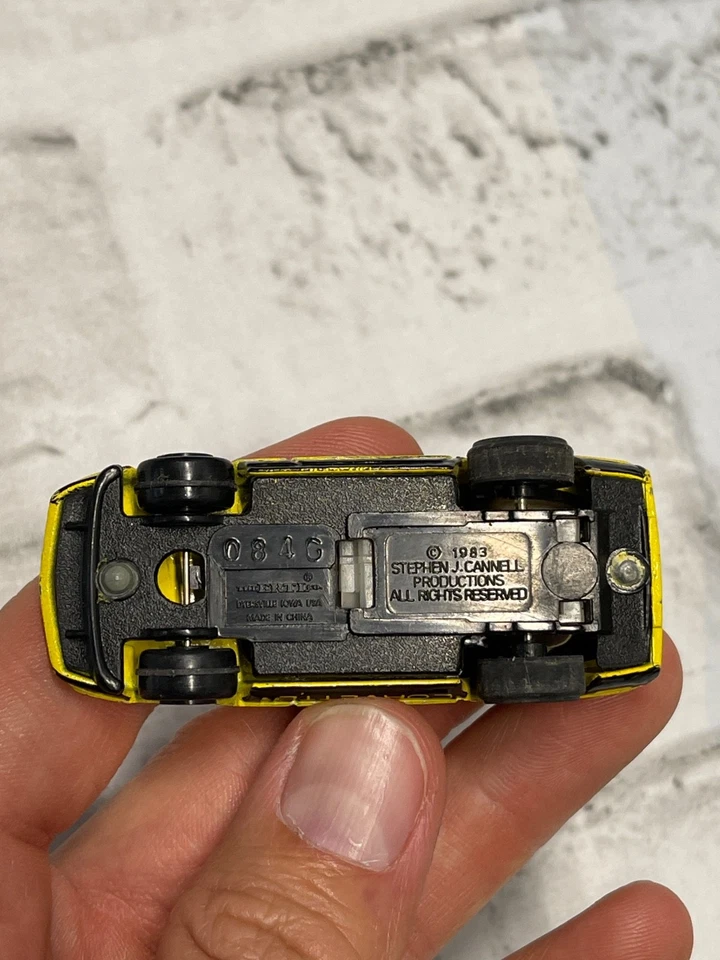 ERTL 复制品 压铸金属 复古 VGC 1983 Corvette 1: 43 比例 黄色玩具车 — 第 4/4 张图片