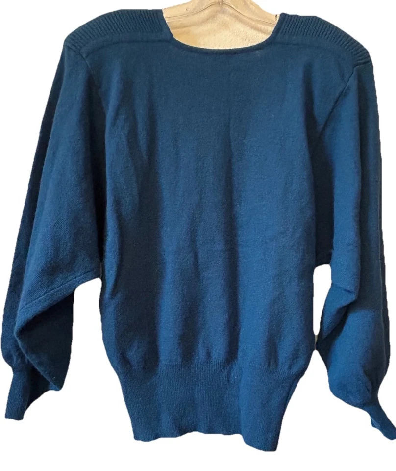 VTG 80’s Lambswool, Angora Batwing Sleeve Sweater Size Small Shoulder Pads - Image 4 of 4
