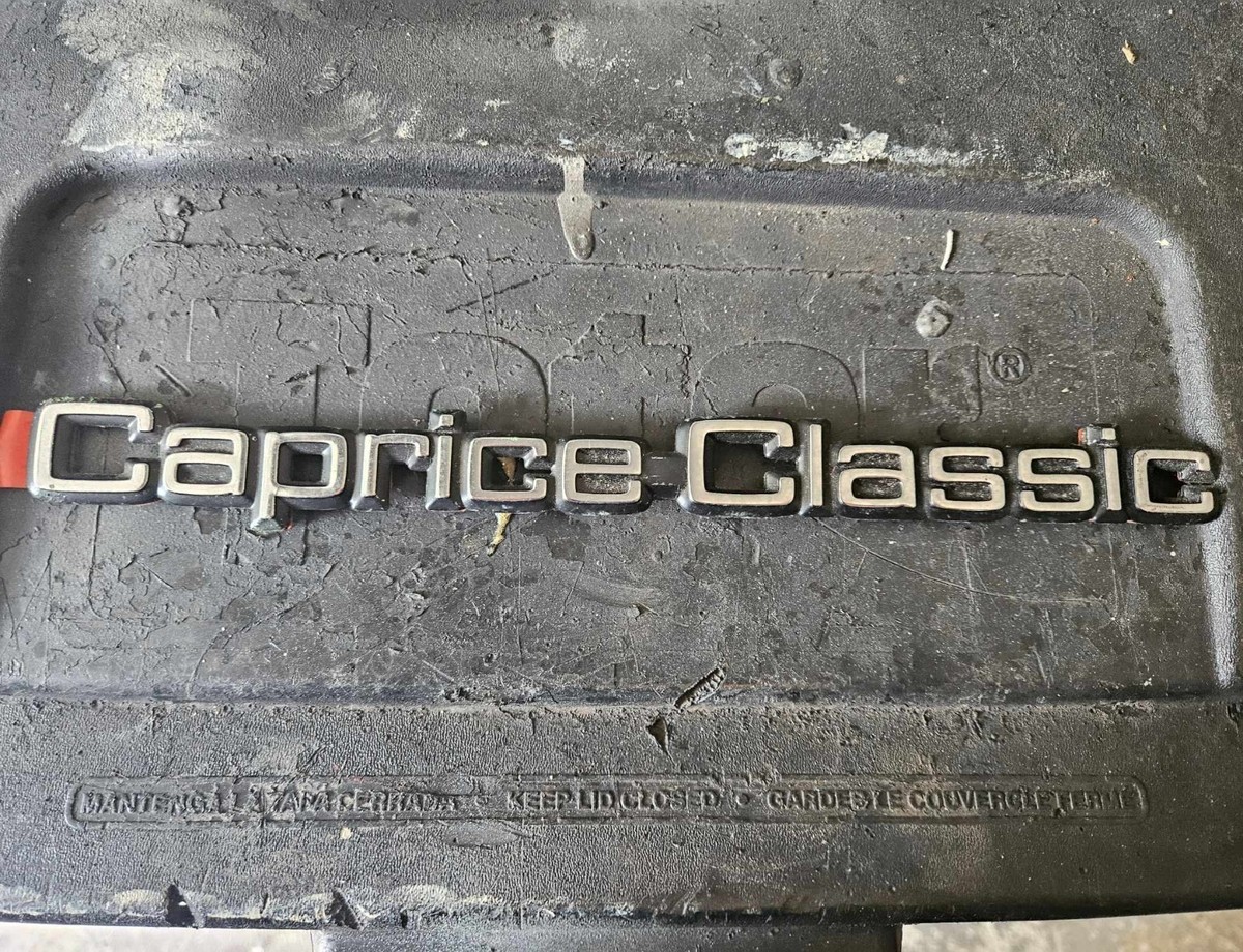 nos 1980 - 1990 Chevrolet caprice classic emblem deck lid