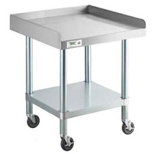 Mesa de pie de restaurante de acero inoxidable de 24" W x 24" L con estante inferior y ruedas