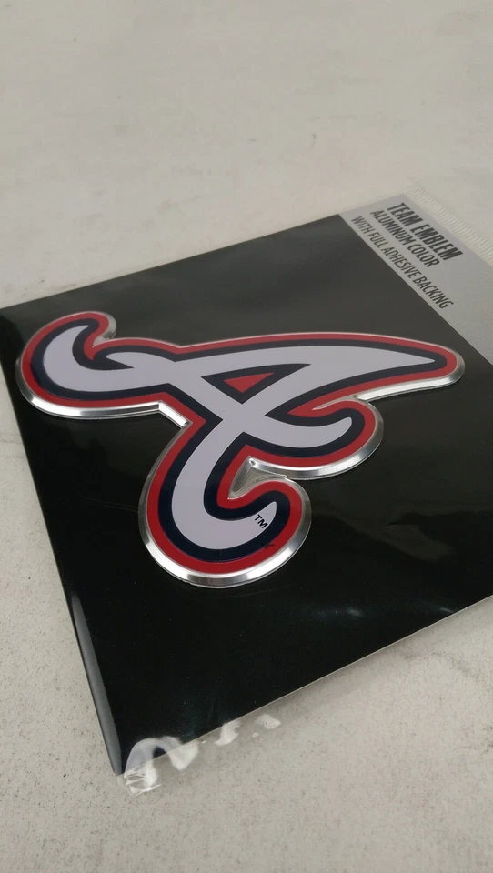 Nuevo 1 marco de matrícula cromado y 1 emblema de calcomanía de aluminio MLB Atlanta Braves Foto 3 de 4