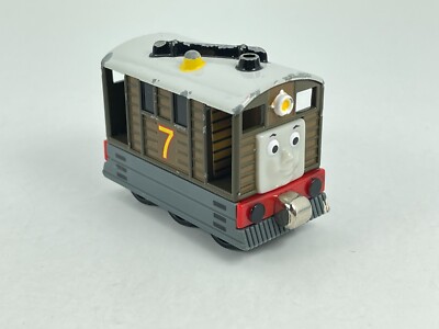 2002 Thomas & Friends Train Take N Play Diecast TOBY The Tram Magnetic