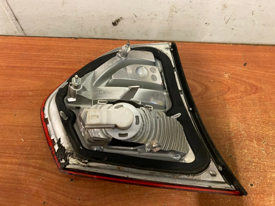 CITROEN C4 PICASSO 2008 DRIVER SIDE REAR INNER TAIL LIGHT 9653547677 - image 2 of 2