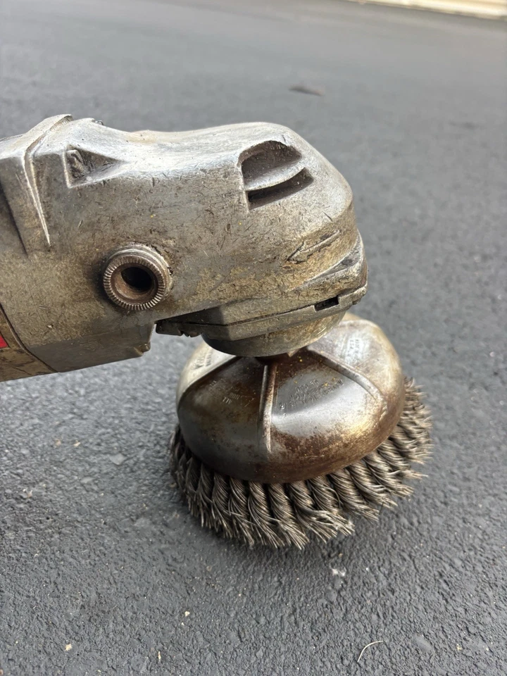 Amoladora Bosch 9" funciona muy bien (número de modelo desconocido) Foto 2 de 4