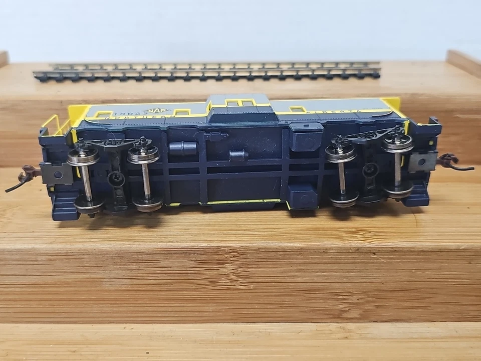 ATHEARN ROUNDHOUSE BAY WINDOW CABOOSE NORTHERN ALBERTA RAILWAY 13025 HO Scale  - Image 3 of 4