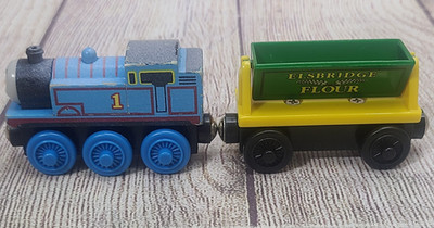 Learning Curve Flour Covered Thomas Engine And Elsbridge Flour Car Wooden Train