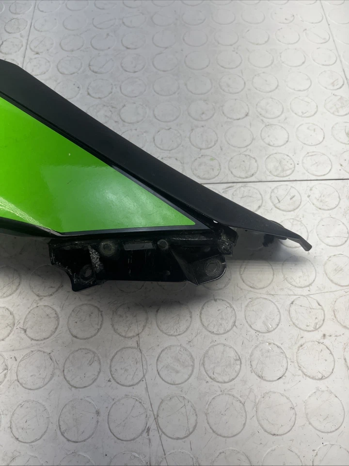 Panel de cubierta de carenado medio lado derecho Kawasaki Ninja EX650 2020-2024 55028-0829 FABRICANTE DE EQUIPOS ORIGINALES Foto 2 de 4