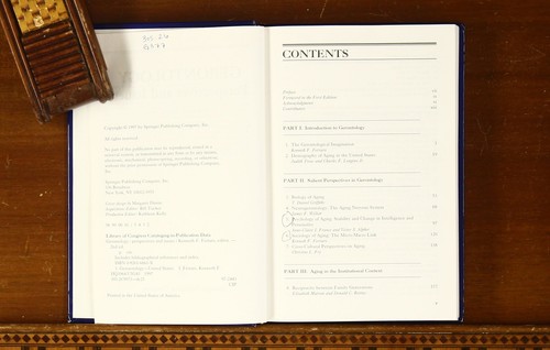 Kenneth Ferraro: Gerontology: Perspectives and Issues 2nd Edition Springer HC - Picture 3 of 7