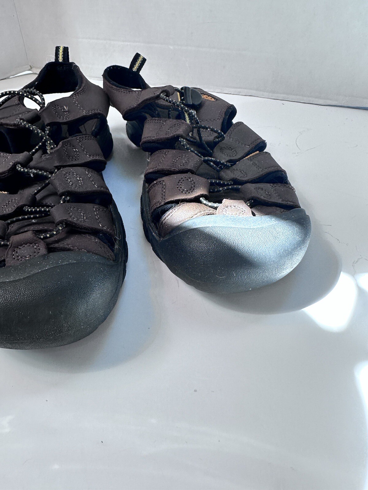 Sandali da pescatore Keen da uomo taglia US 9 5 marrone marrone impermeabili da escursionismo