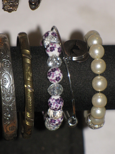 Lot Of 21 Bracelets Gold Silver Plated Beaded Bangle Faux Pearls Womens Chicos - Picture 24 of 24