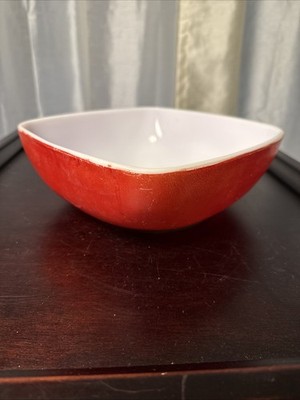 Vintage Pyrex 525B Hostess 2.5-quart square serving bowl Dishwasher Damaged Red