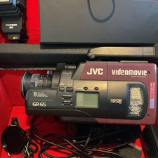JVC Video Movie Handy camera GR-65 - POWERS ON, Plus bag sèe description