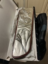 bassorilievo antico sacro in lamina d’argento, montato su una base in legno.