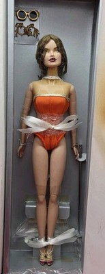 2005 Integrity Toys Fashion Royalty Exotic Fire Veronique Perrin