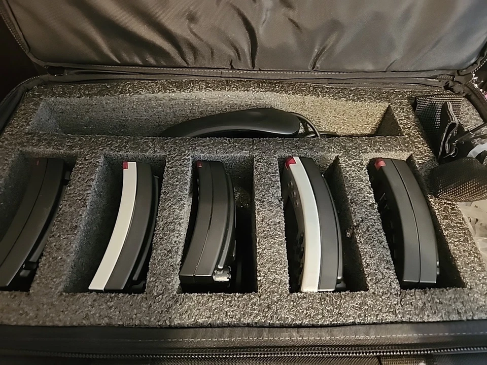 Juego de demostración de 5 teléfonos Shoretel con estuche Foto 2 de 4