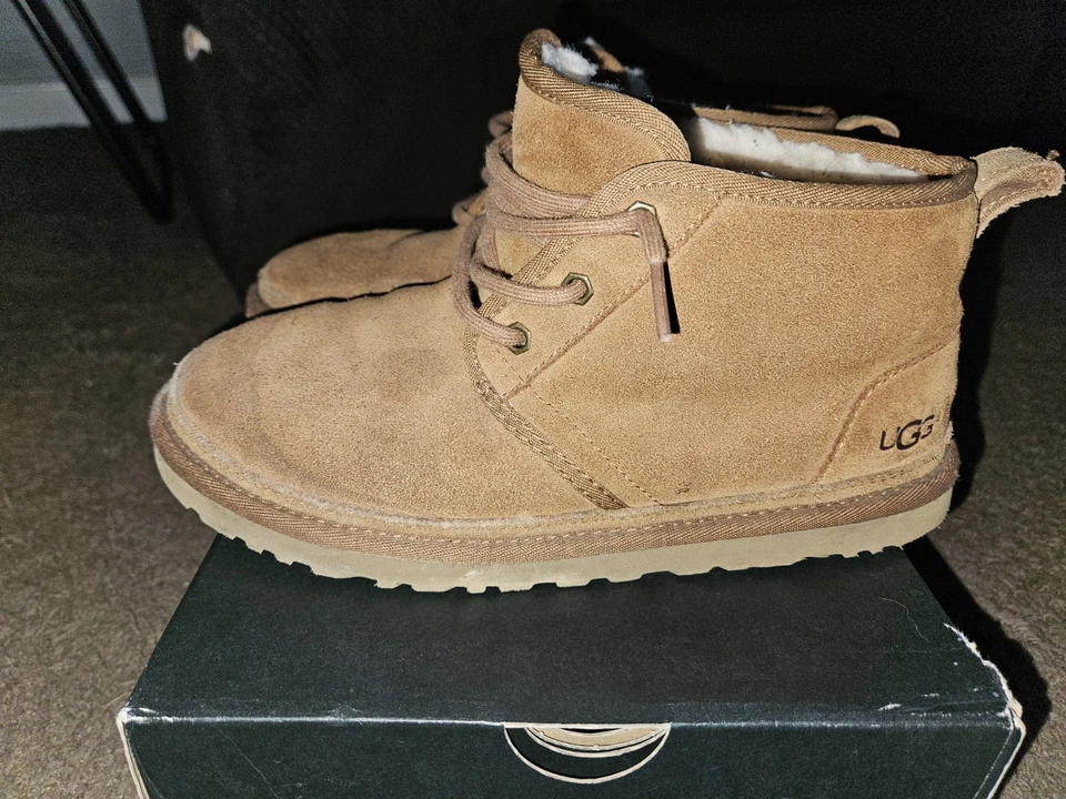 Botas Ugg para niños usadas talla 7 Foto 2 de 3