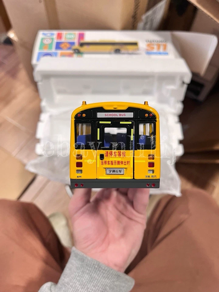 Coche modelo diecast de autobús escolar estilo americano Yutong escala 1:42 Foto 4 de 4