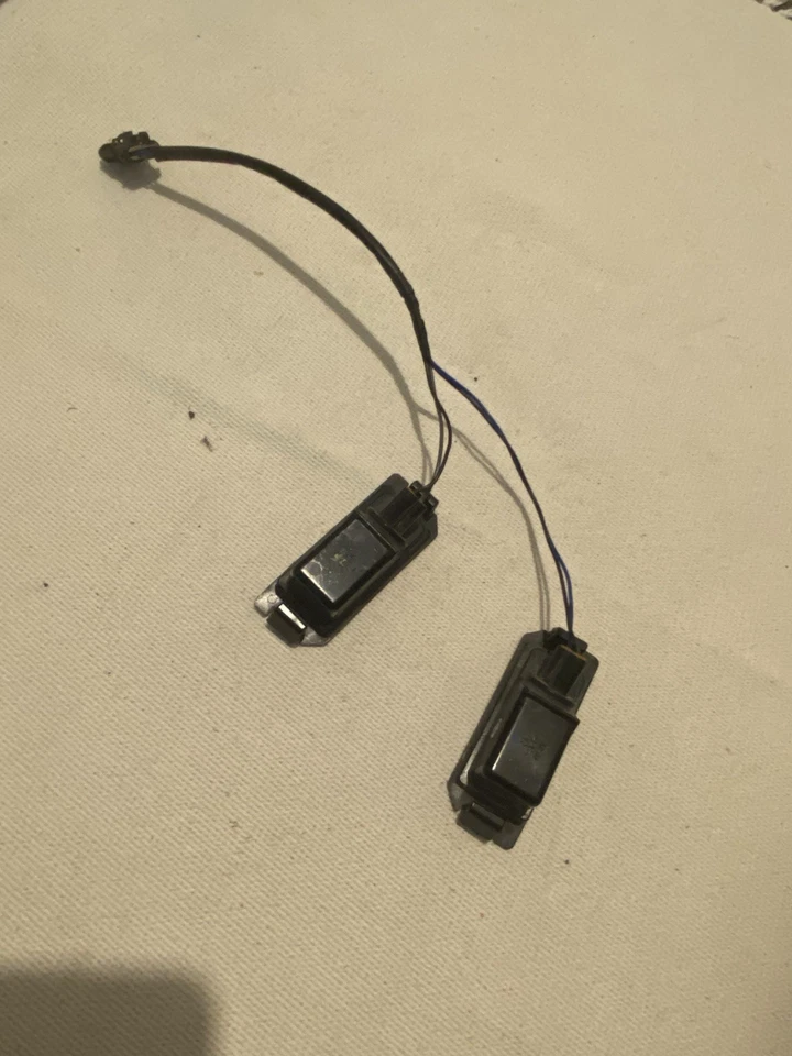 Hyundai i10 Mk3 2019-2024 Number Plate Lights Pair with Wiring Bulb Holders OEM - Image 2 of 4