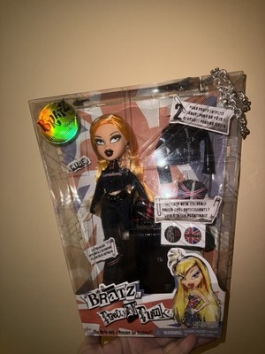 BRATZ WORLD PRETTY 'N' PUNK LONDON CLOE Fashion Doll w/ Suitcase & Accessories