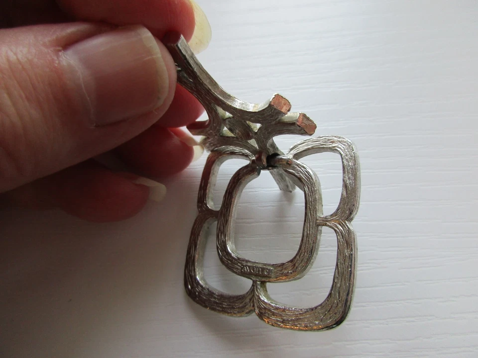 COLGANTE LLAVERO MODERNISTA RAMA PATRÓN CORTEZA MÓVIL AVON TONO PLATA GRANDE DE COLECCIÓN Foto 2 de 3