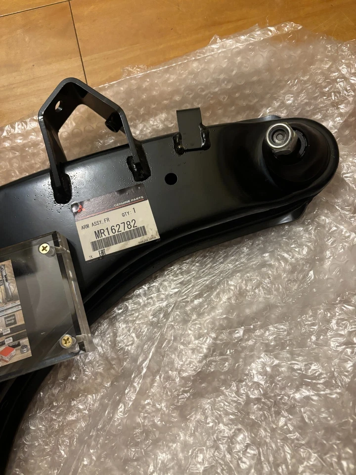 Brazo de control inferior derecho original Mitsubishi 3000GT MR162782 OEM 1994-1999 Foto 4 de 4