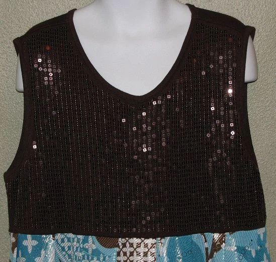 LN~BOUTIQUE~LÁPIZ LABIAL~MARRÓN/VERDE AZULADO~LENTEJUELAS~VESTIDO BRILLANTE~14 Foto 2 de 3