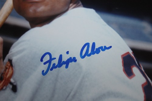 FELIPE ALOU AUTOGRAPHED BRAVES 8X10 PHOTO POSE 3 - Picture 2 of 2