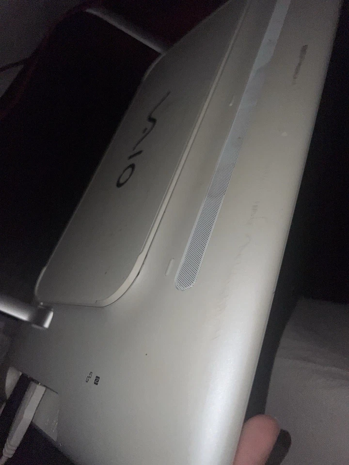 Sony VAIO SVJ202A11L 20" AIO - i5-3317U CPU 4GB RAM 750GB HDD Win10Pro Foto 2 de 3