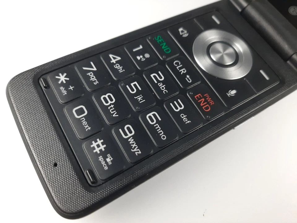 LG Wine UN220 Silver 8GB Flip Phone Silver US Cellular GSM Unlocked - Image 4 of 4