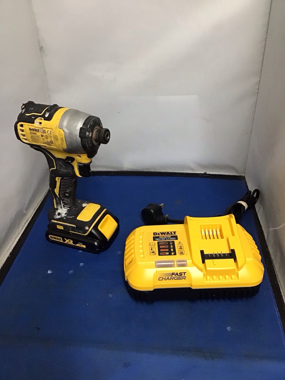Dewalt dcf809d2 Brushless Impact Driver