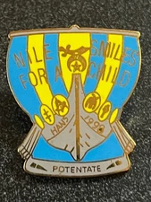 VINTAGE  1998 NILE SHRINERS NILE SMILES FOR A CHILD COLLECTIBLE LAPEL PIN