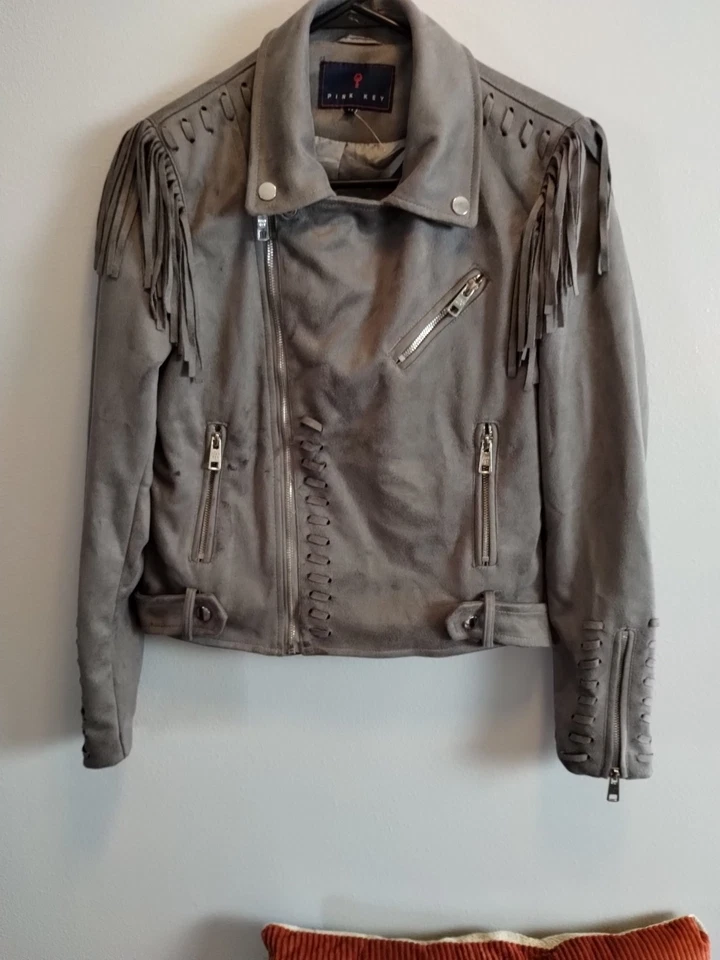 Chaqueta de gamuza sintética con flecos rosa talla mediana color gris Foto 2 de 4