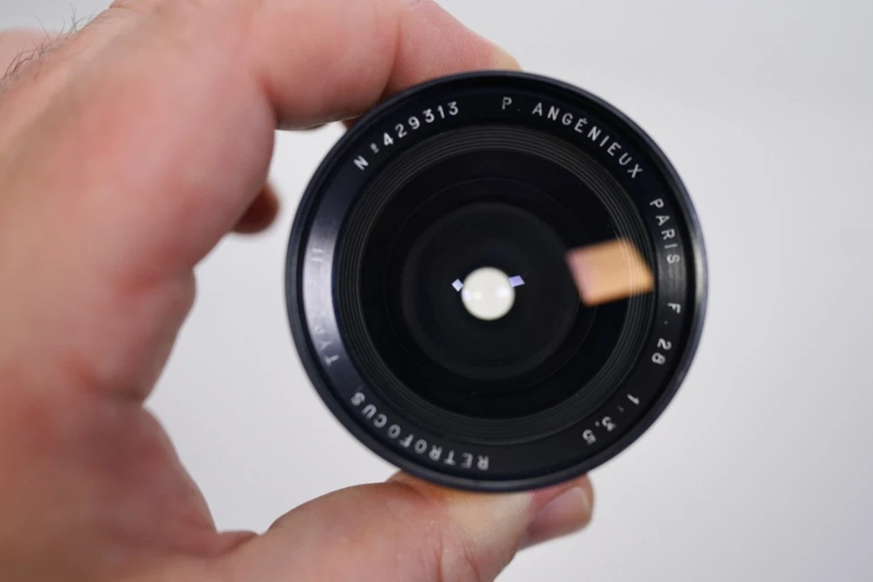 Angenieux Type R11 Retrofocus 28mm f3.5 Exakta mount full frame lens cased - Image 2 of 4