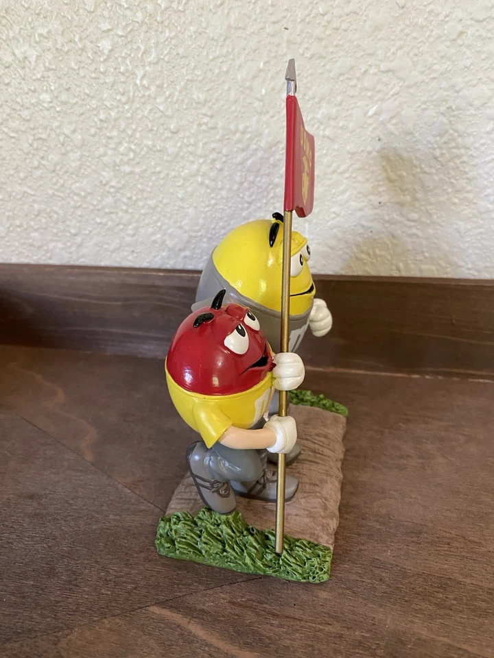 M&M’S BORN LEADER FULL COLOR SALUTE TO U. S.M.C. “FLYING COLORS” 2011 RARE - Image 4 of 4