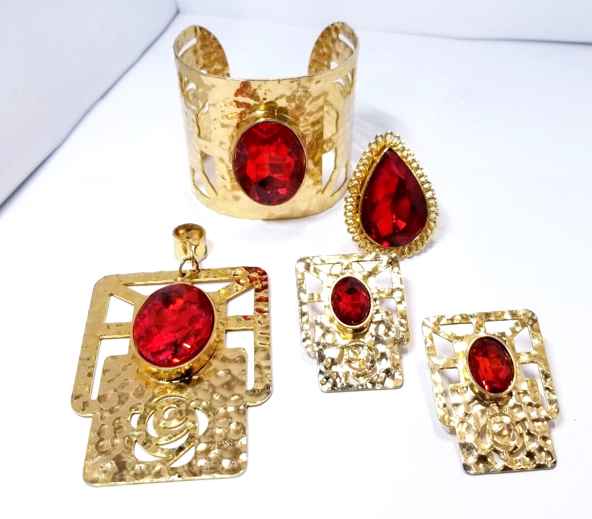 Costume Jewelry Set Gold-Tone, Roses Red Stones