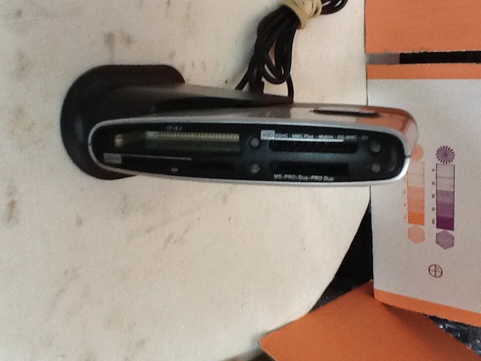 SanDisk ImageMate 12 in 1 Model# SDDR-89 V4 USB 2.0 Card Reader P/N: 20-90-03103 - Image 4 of 4