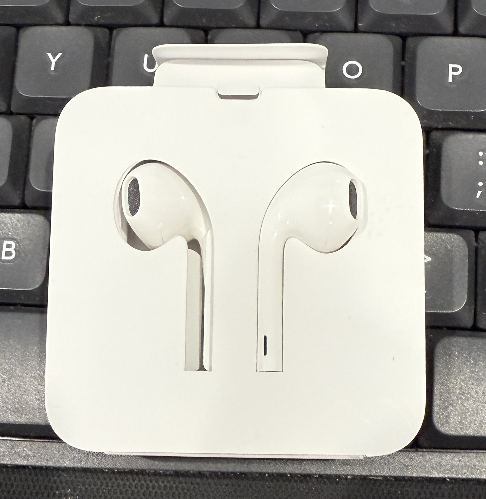 Apple Ear buds - iPhone Lightning Cable OEM Earbud Headphones Wired.-image