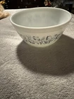 Pyrex Colonial Mist Blue Daisy on White 402 Mixing Bowl 1-1/2 L Vintage