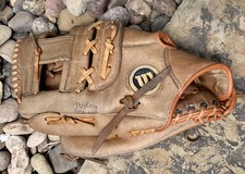 Wilson Vintage Softball Special A9822 Glove. Right Handed.