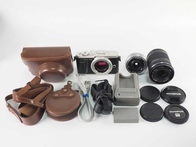 Olympus PEN E-PL9 Black 14-42mm 40-150mm Lens 5989 Shots