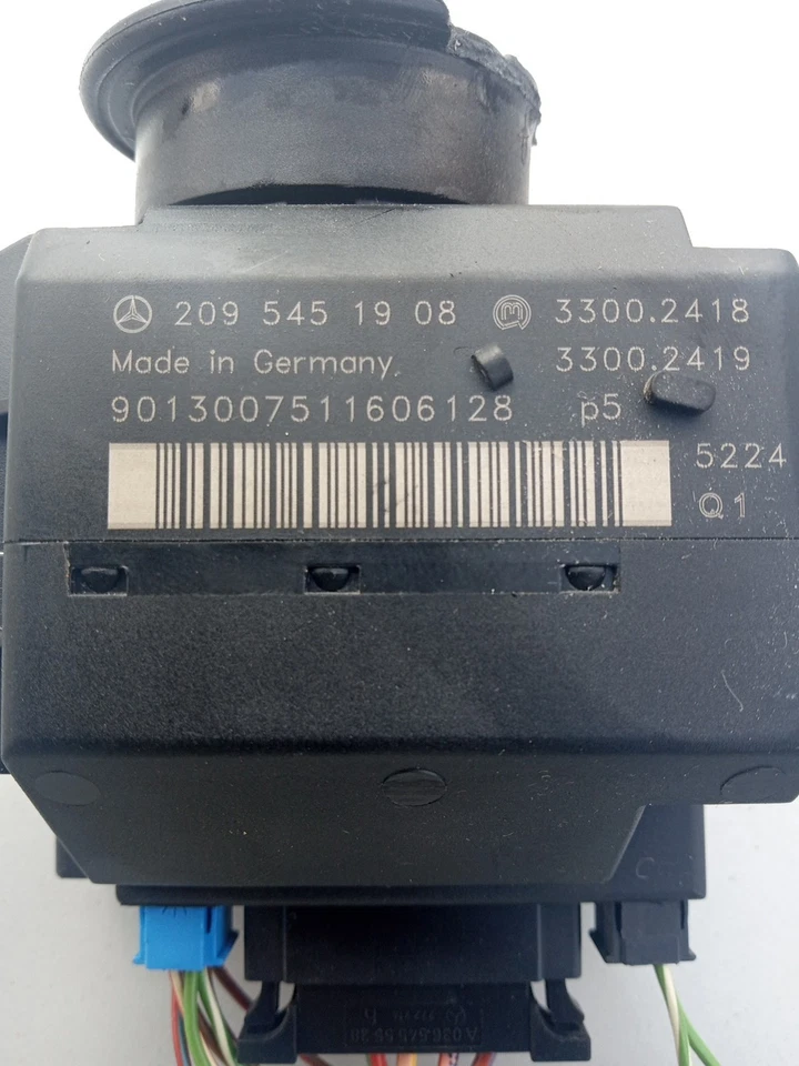 2045450908 2008-14 Mercedes W212 E350 C350 Módulo de control de interruptor de encendido con llave Foto 2 de 4