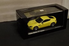 Minichamps Aston Martin V8 Vantage 2005 1/43 Genuu Presentation Yellow 26/1